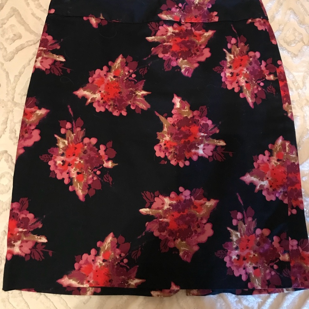 LOFT Pencil skirt